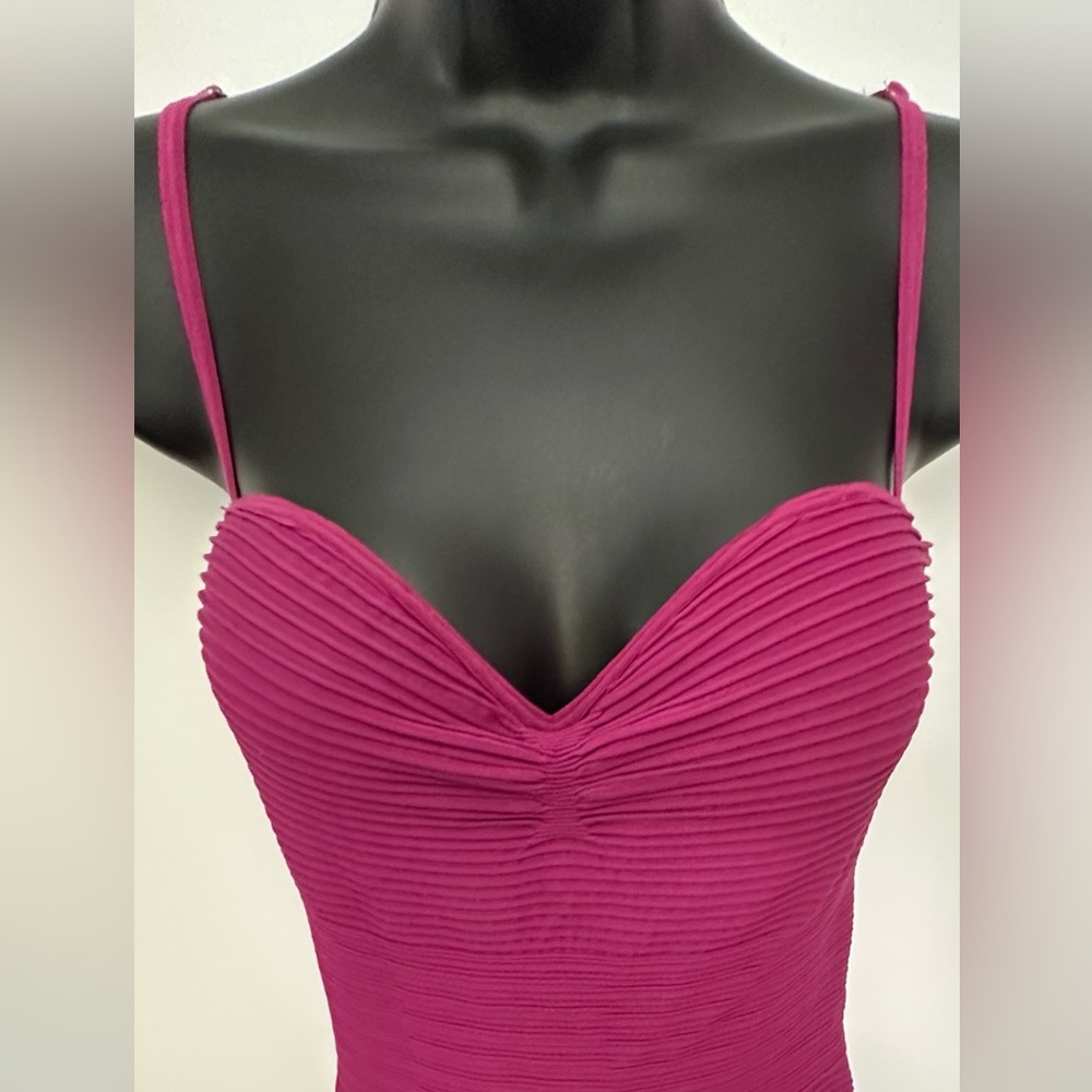 BEBE | M/L Fitted Bodycon Ribbed Dress - Adjustable Straps & Built in Bra Cups - Picture 3 of 14